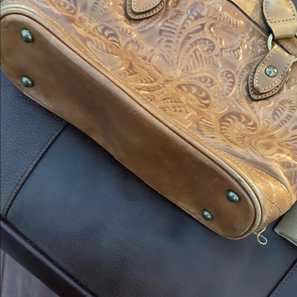Patricia Nash Embossed Leather Shoulder Bag - Tan. With dust bag - Picture 3 of 6
